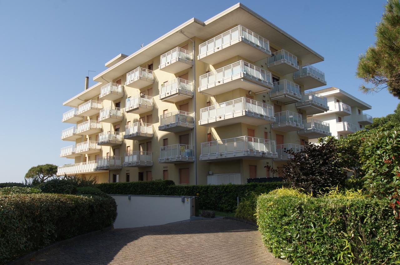 Appartamenti Diplomatic-Residence Fronte Mare-Piazza Torino-Lido Di Jesolo Exterior foto